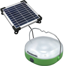 パナソニック，太陽光発電で灯りをともす「チャージ機能付ソーラーランタン」を開発