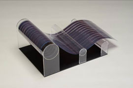 積水化学と産総研、室温プロセスでフィルム型色素増感太陽電池の試作に成功