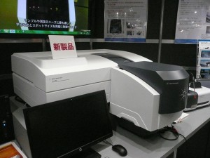 写真1　アジレント・テクノロジーが製品化した紫外可視近赤外分光光度計