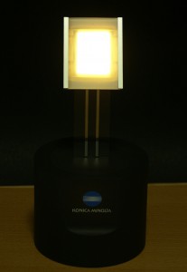 コニカミノルタ，世界最高発光効率となる131 lm/Wの白色有機EL照明パネルを開発