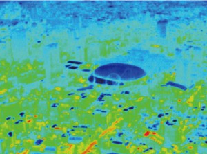 図2　赤外線カメラでヘリコプターより収録した東京ドーム周辺の夏季日中の熱画像