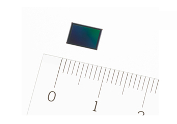 ソニー，像面位相差AF機能を搭載したスマホ向け積層型CMOSセンサを発売