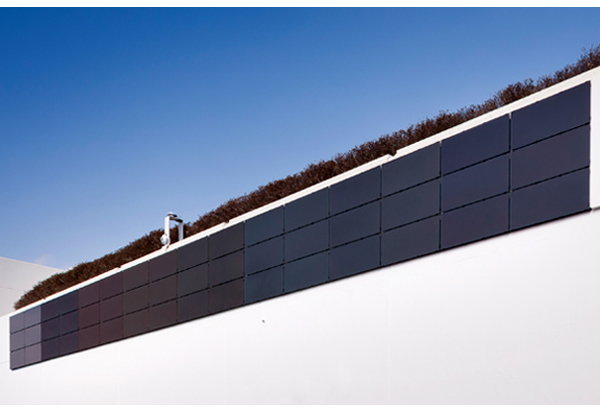 NEDOら，壁面設置型の低反射型太陽電池を開発