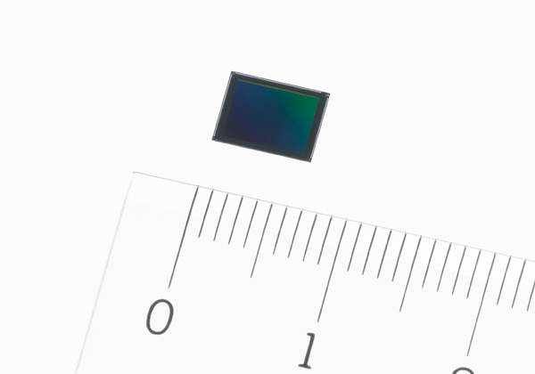 ソニー，1/2.6型2250万画素 手ブレ/AF内蔵CMOSセンサーを開発