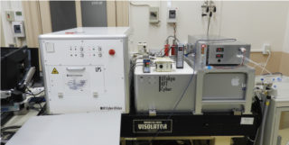 写真1　平田研究室ではサイバーレーザー製のフェムト秒レーザーを用い，ガルバノ光学系によるLA-ICPMSで装置化も視野に研究を行なっている。