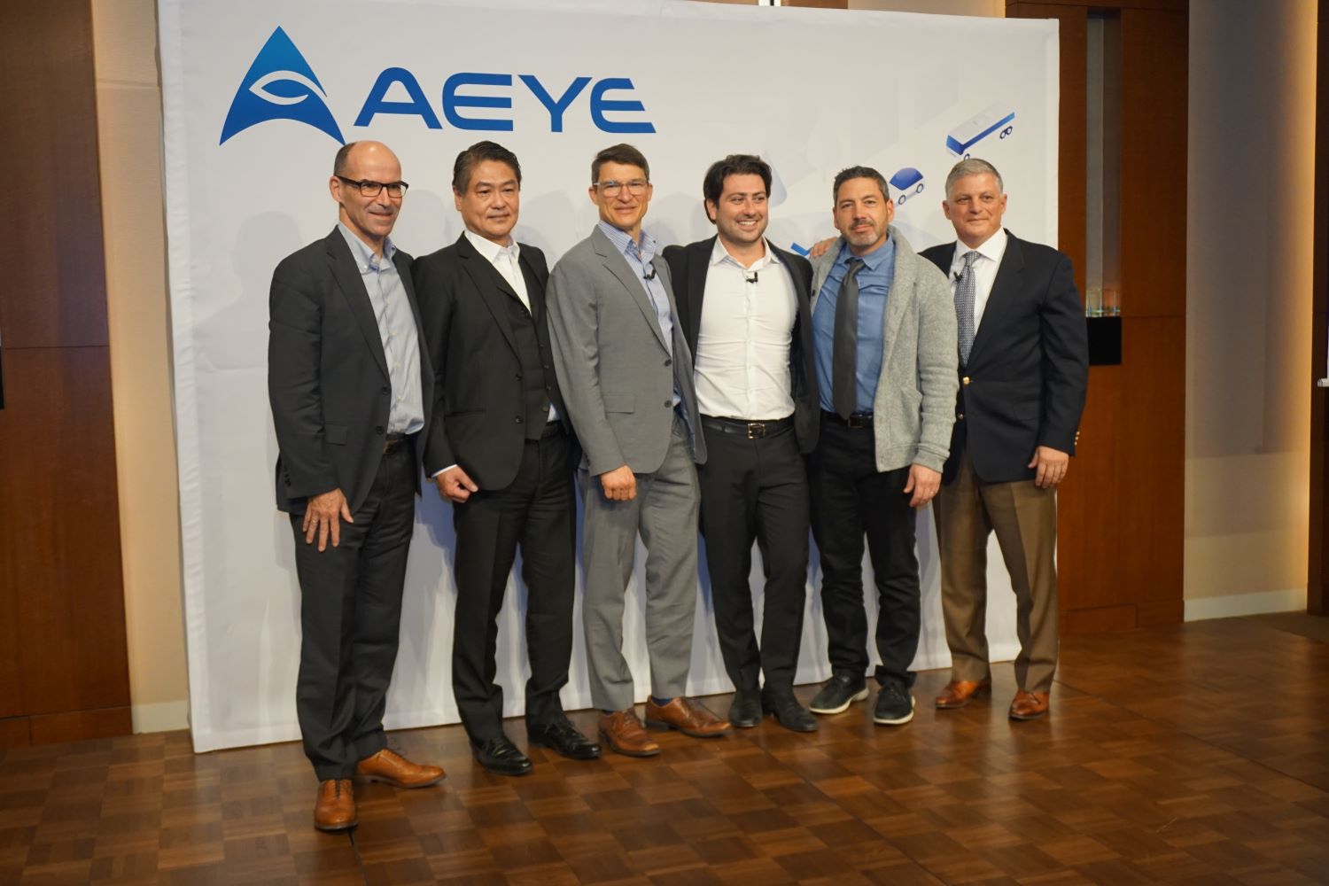 来日したAEyeの幹部メンバーとAEye Japanカントリーマネージャーの三浦栄介氏（左から二人目）