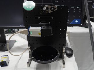 【OPIE】駿河精機，レーザーオートコリメーター展示