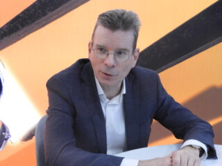 フォトニクスファウンドリーが、OFC 2026で示した技術戦略と将来展望
