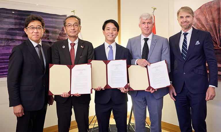 浜松ホトニクス、Yaqumoなど3社が先端光学システムの共同開発で日本・デンマーク政府と連携