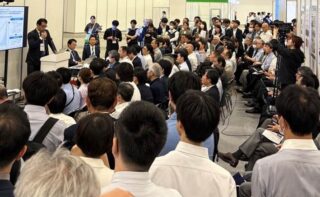 光電融合技術、実装課題と市場の行方を議論